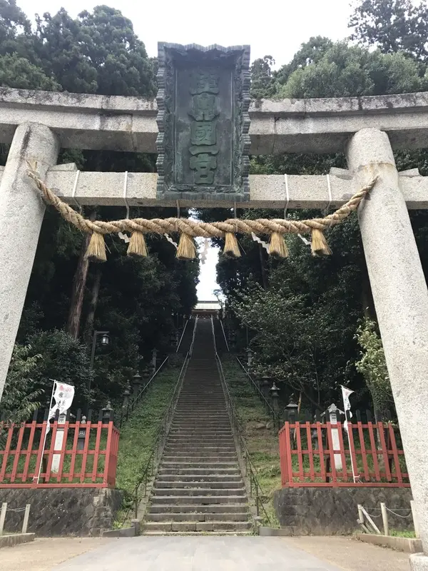長〜い階段。