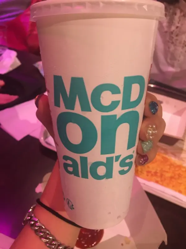 ドリンクサイズがベンティー（笑）