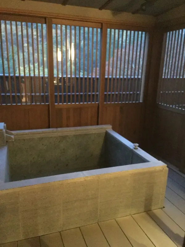 お部屋の内風呂は温泉