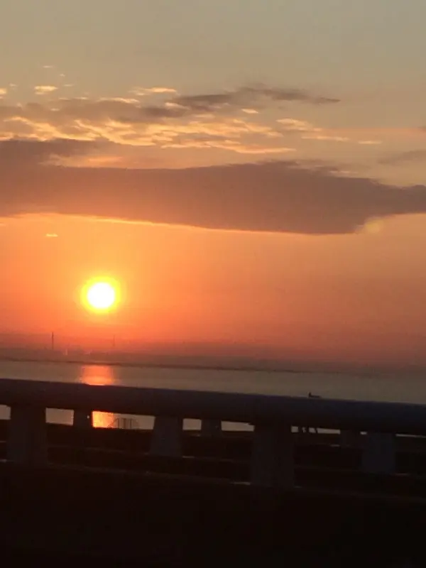 ６時５０分 朝日 です