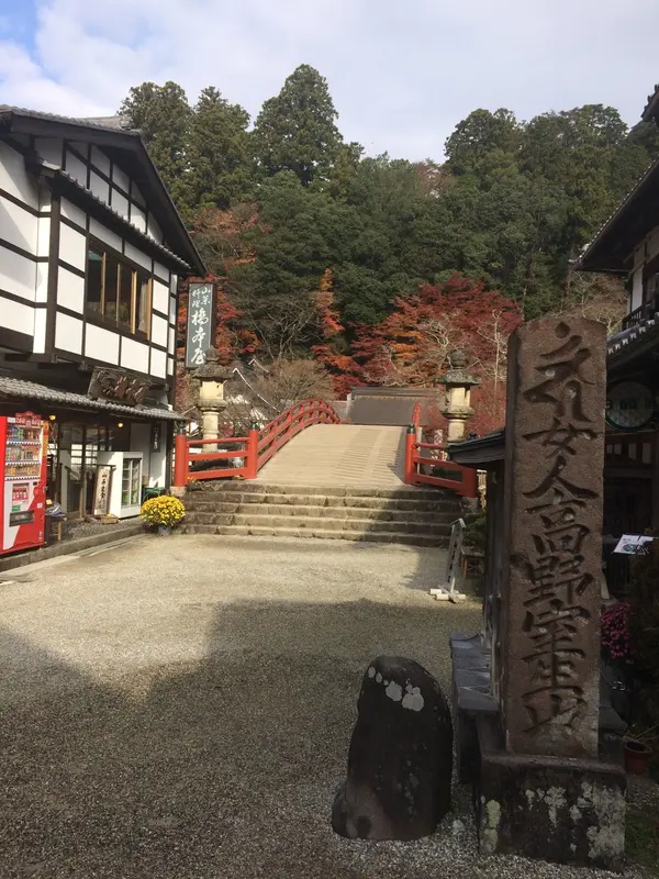 紅い山門