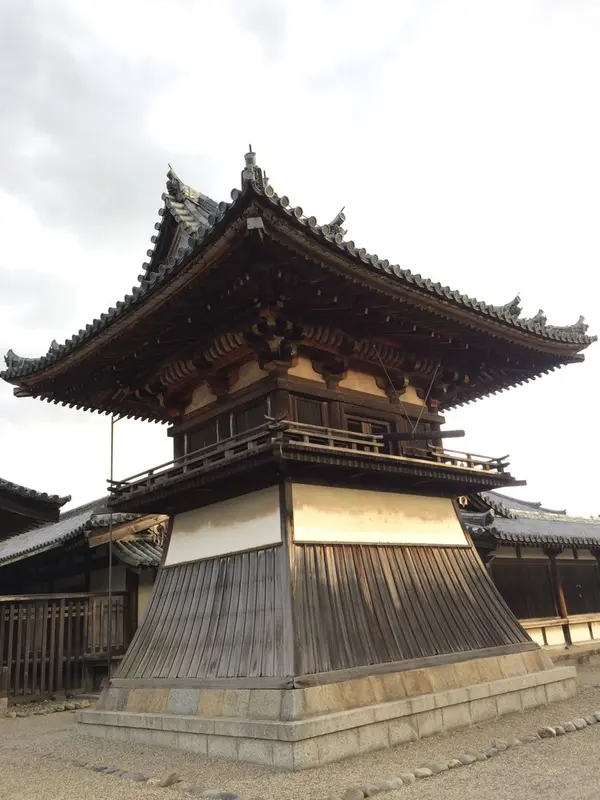 此方が、其の 鐘麟 です
