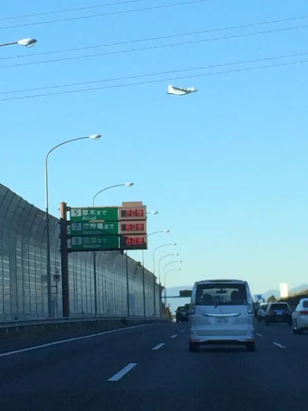 軍用輸送機が映り込んでしまいました