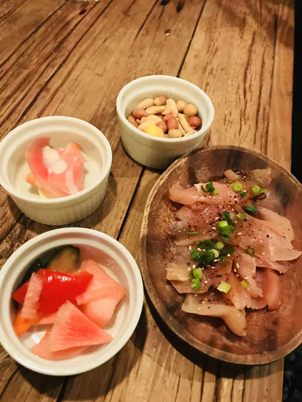 お通しと鶏のカルパッチョ