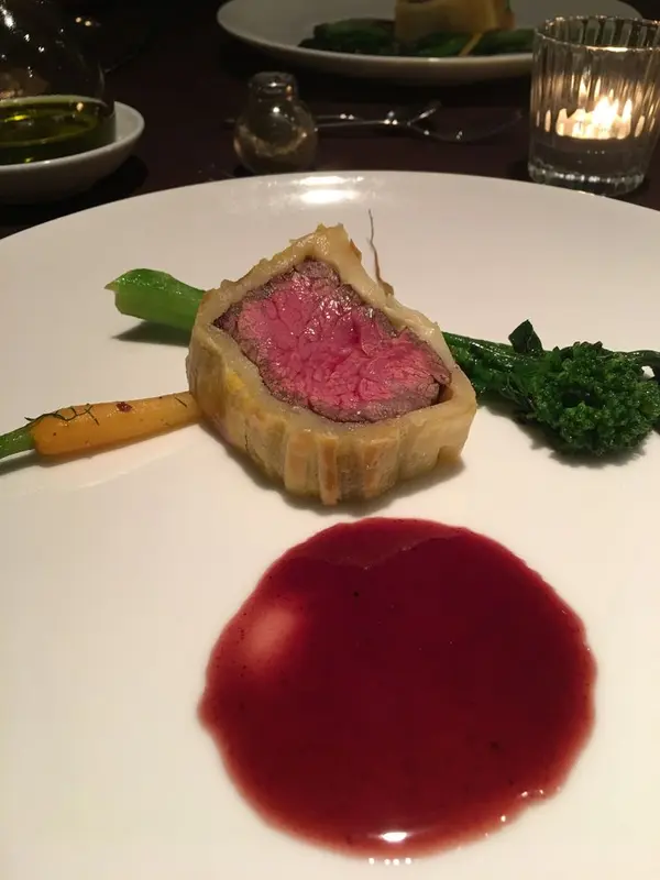 オーストラリア産の牛バラ肉のパイ包み焼き