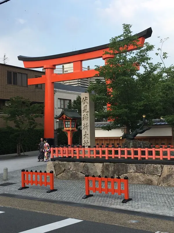 JR奈良線 稲荷駅下車 徒歩直ぐ (京都駅より5分)