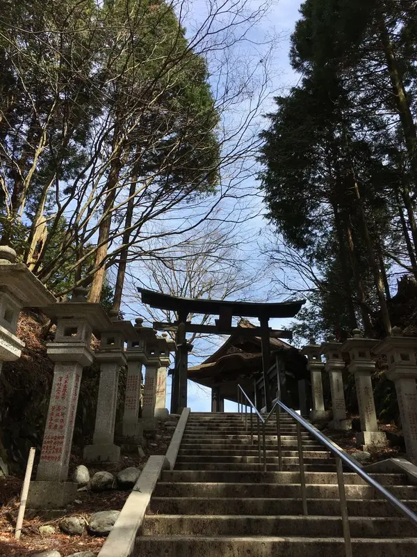 遥拝殿（ようはいでん)