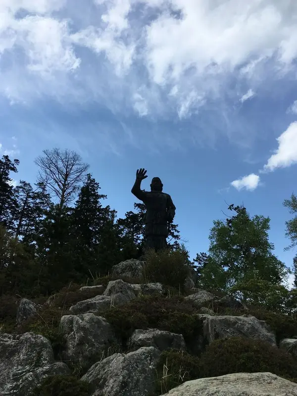 日本武尊の像が見えます