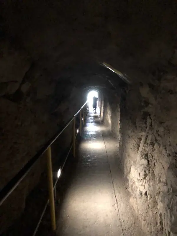 トンネル