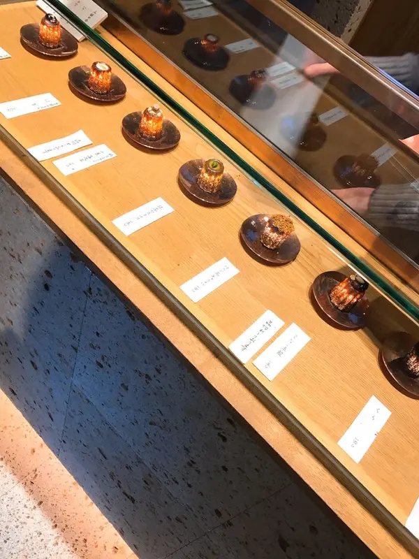 ショーケースのカヌレたち。