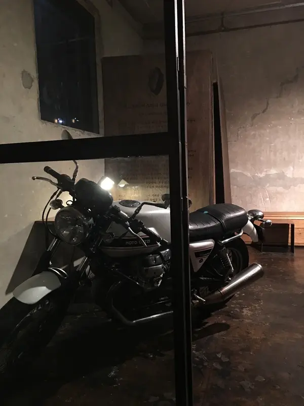バイクなんか置いてます。