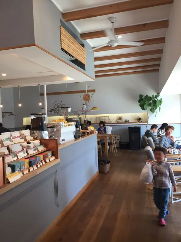 店内も淡いブルーが基調で、さすが海の街