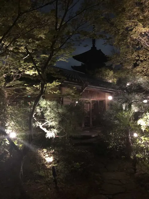 お庭からは八坂の塔が見えます！