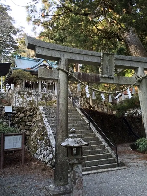 ご本殿と社務所