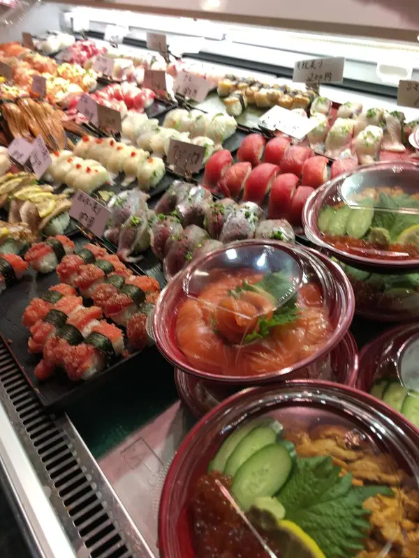 海鮮丼が¥800〜！！(Ｔ▽Ｔ）☆♪