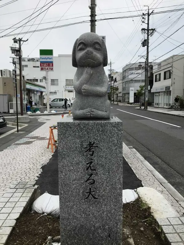 考える犬