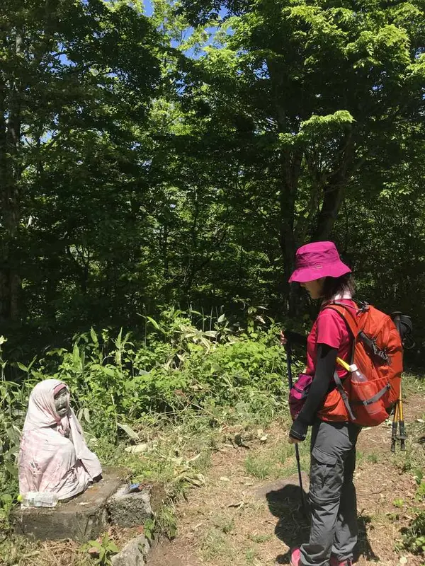 尾根沿いには姥神様が･･･
