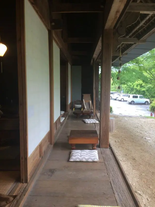 縁側の座席
