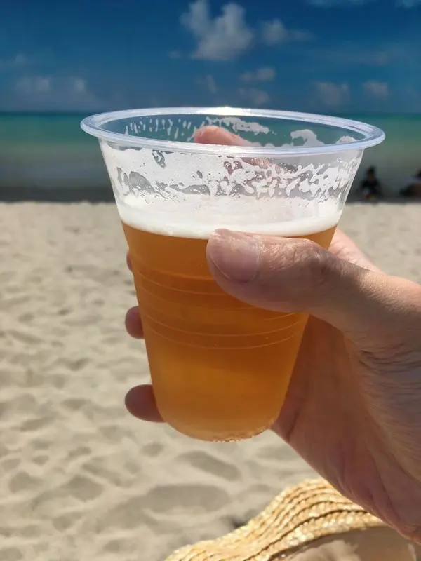 ビールを飲めば海の家気分！？