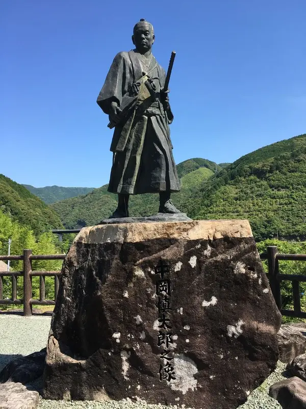 中岡慎太郎之像