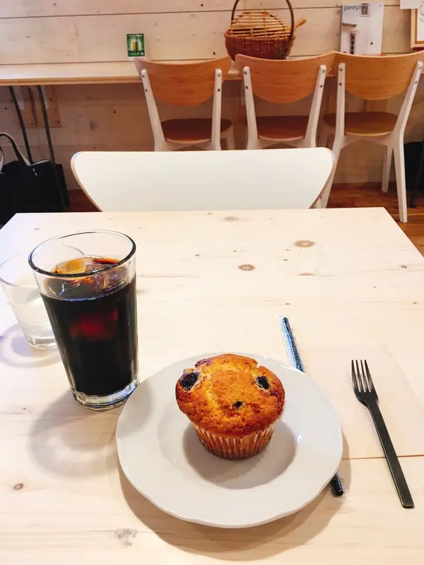 ブルーベリーマフィンとアイスコーヒー