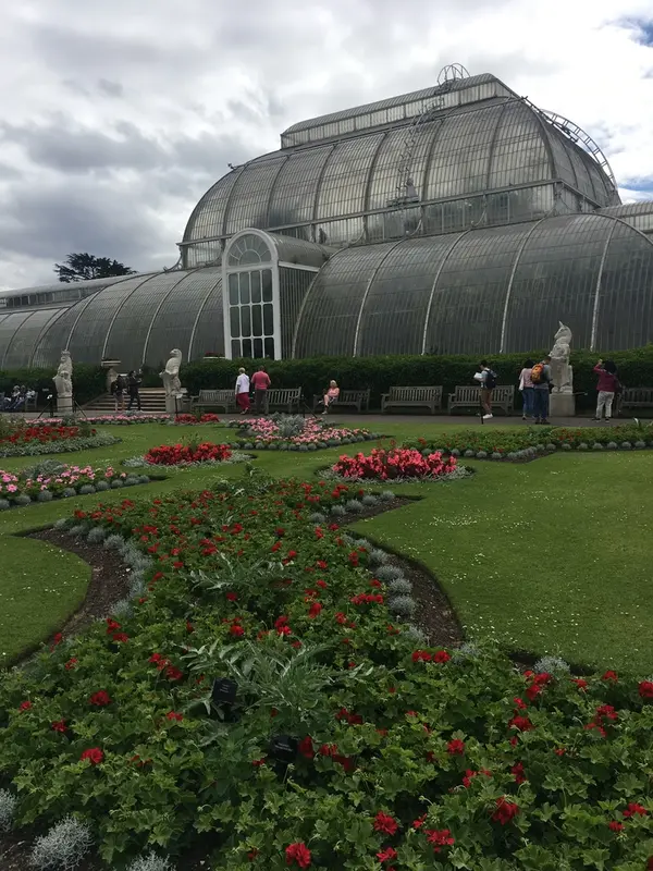 シンボルの熱帯植物園パームハウス。
