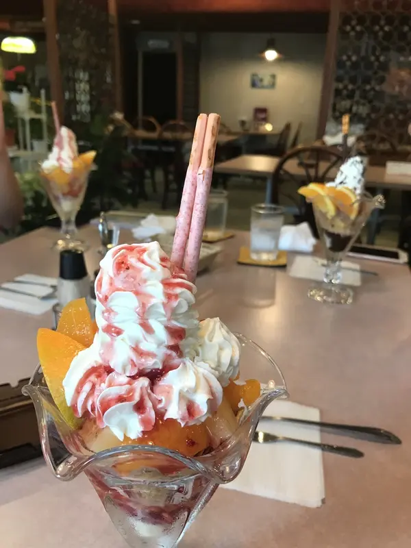 フルーツパフェもワンコイン！