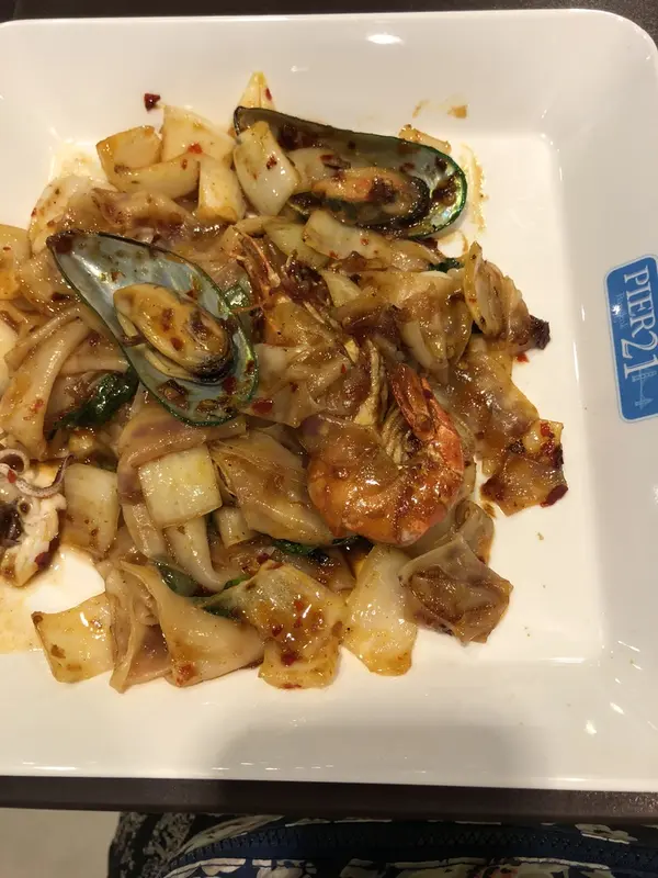 パッシーユ？タイ風ライスヌードル焼きそば😋