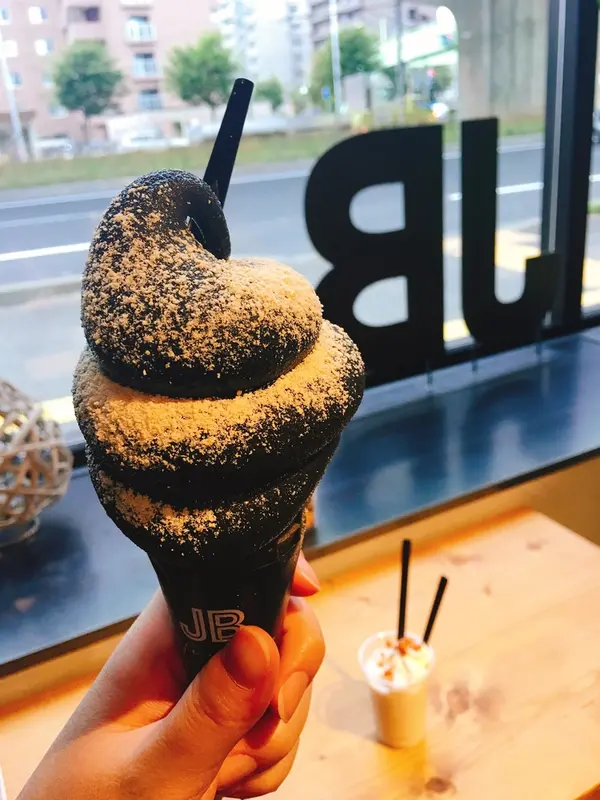 JBソフトクリーム ブラックハニー味 450yen