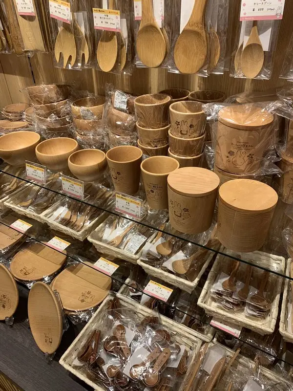 食器など小物もたくさん