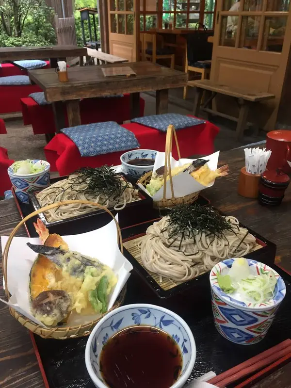 屋根がついた外席