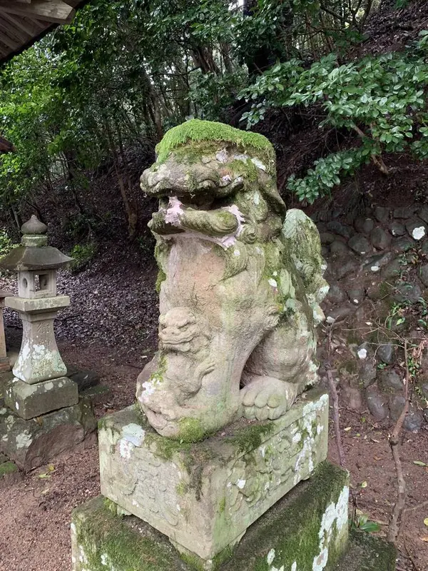 狛犬に子供が👶