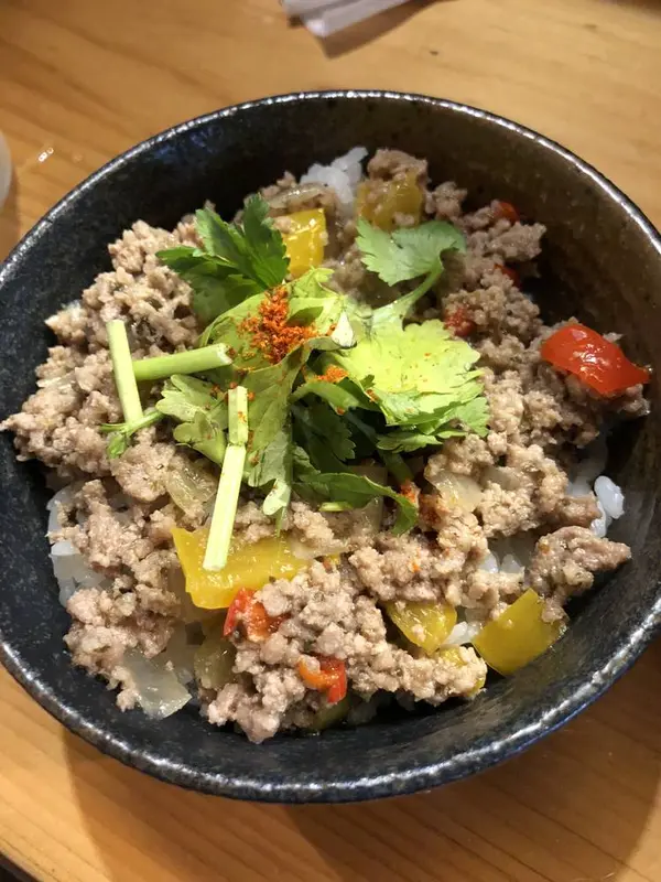 ランチセットのパクチー乗せエスニックライス
