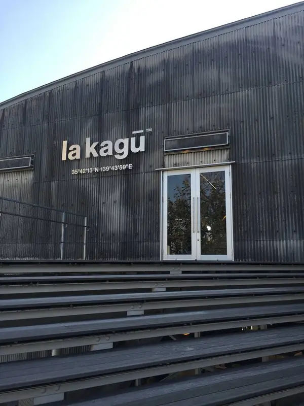 la kaguの中のカフェ