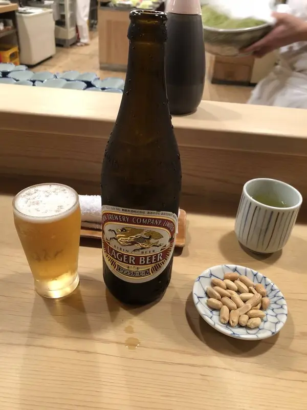 おつまみはピーナッツ