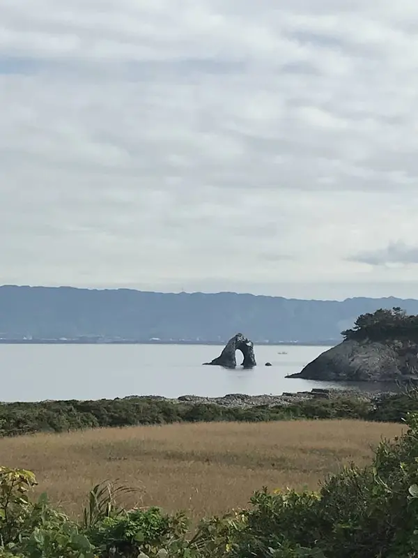 鼻栗瀬(めがね岩)