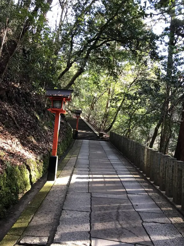 本殿へ向かう道