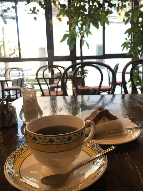 緑が豊かな店内