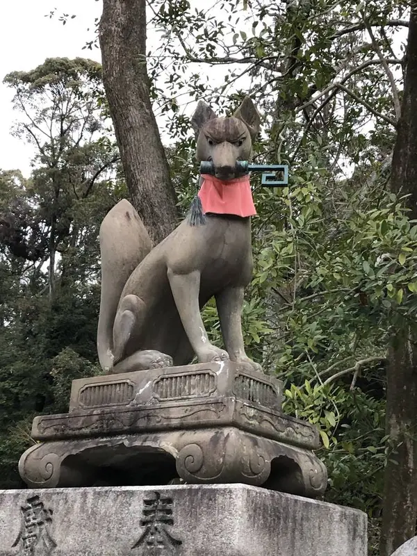 凛々しい狛ぎつね様