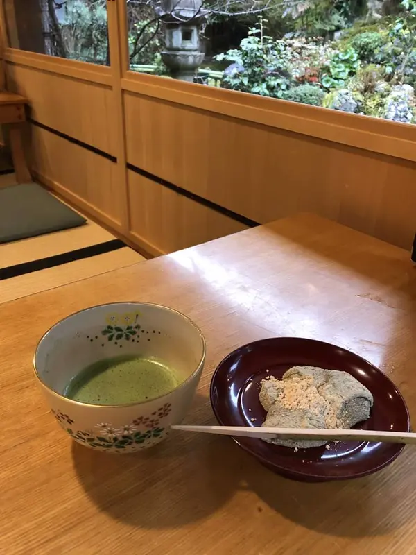 ぷるぷるトロッの絶品わらび餅