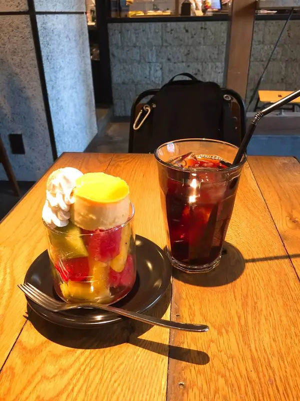 こんな器でもプリンアラモードと呼ぶのか
