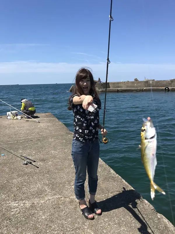 人生初ヒット！アジ釣れました～！