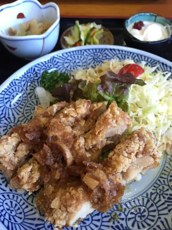 鶏のたまねぎソース定食。コスパよし。