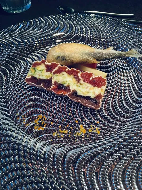 市田柿とバターのミルフィーユ、稚鮎のフリット