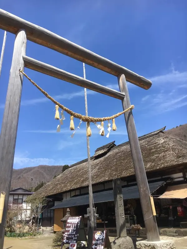 町中に突然神社の鳥居が！