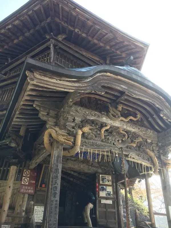 さざえ堂全景