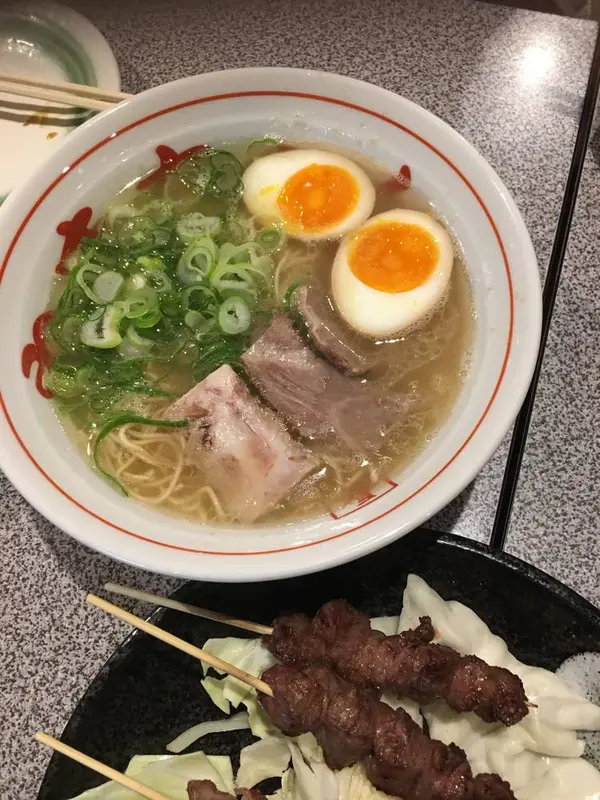 博多豚骨ラーメン