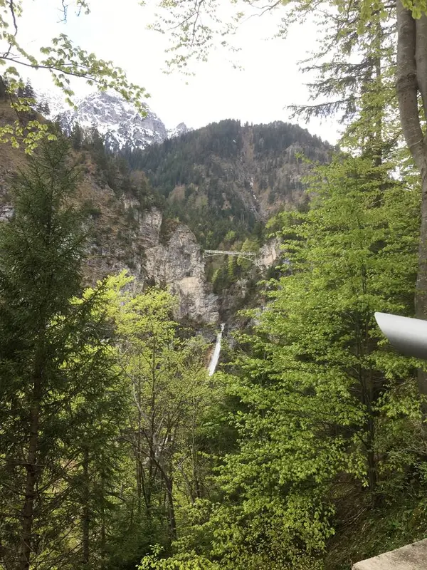 お城側からマリエン橋を眺める。