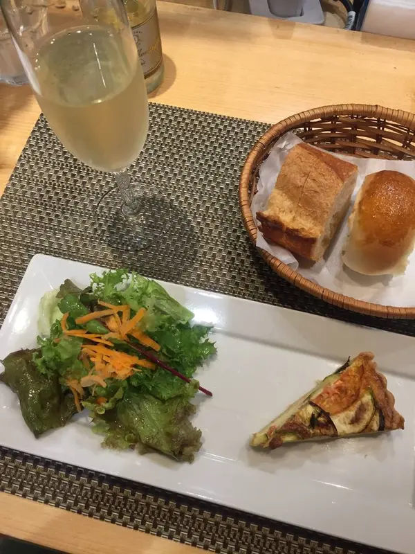 プロバンス風キッシュ 自家製フォカッチャつき