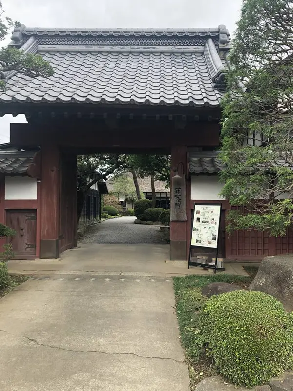 立派な門